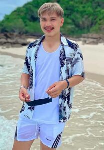 ลิฟ-พีรดนย์-เน็ตไอดอลเท่