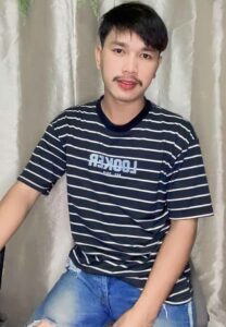 ลิฟ-พีรดนย์-เสื้อลาย