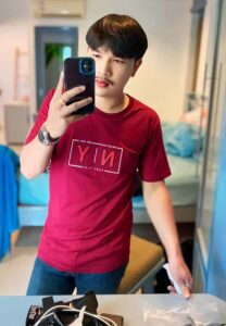 ลิฟ-พีรดนย์-เสื้อแดง