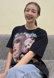 สุขธิดา-ไชยรบ-เน็ตไอดอลเสื้อดำ