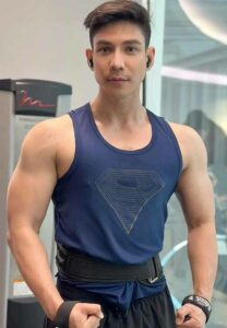 Songkran-Udomsak-กล้ามน้ำเงิน