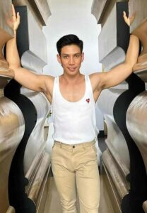 Songkran-Udomsak-กางเกงครีม