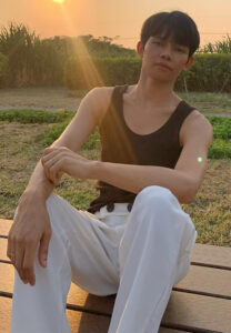 Tua เสื้อกล้ามดำ