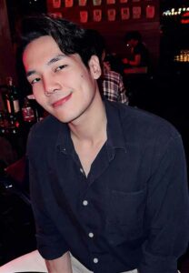 Benz-Surawee เสื้อเชิ้ตดำ Benz-Surawee เสื้อเชิ้ตดำ