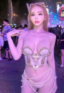 Chitnoprada-สาวหุ่นเซ็กซ์