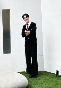 Chanakan-กอดอก