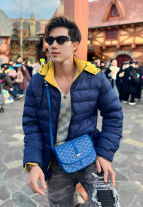 Teerawee-Har-ใส่แว่นดำ