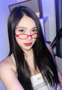 Sirinan-ใส่แว่น