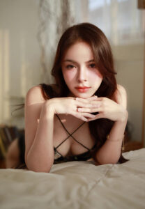 Jenniie-Thamonphak-นั่งสวย