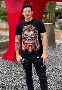 Kevin-Sagra-ใส่แว่นใส