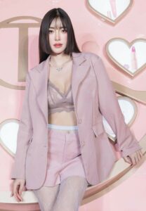 Ploy-Preeyaphat-ออกงาน