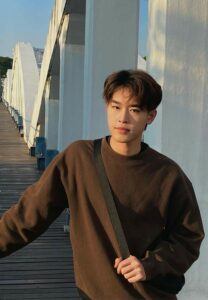 Peerawat-เสื้อน้ำตาล