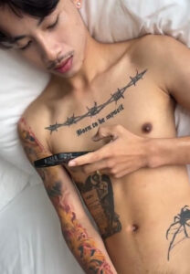 xsm_188-ถอดเสื้อ