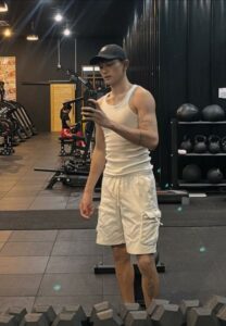 Folk saransrirat-005-Elegant