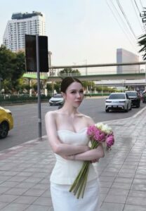 Pat Phanitha-015-Stunning