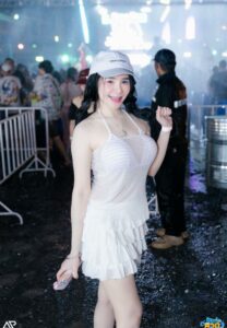 Anongnad Kaewplian-003-Fabulous