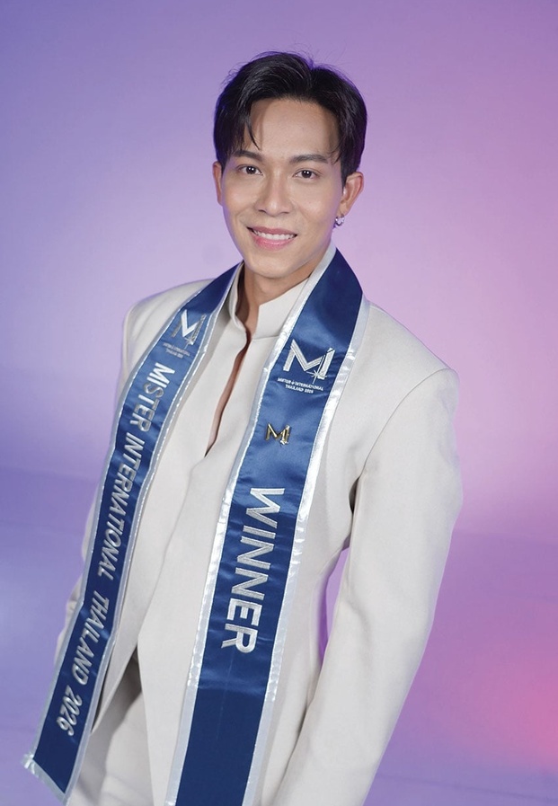 สูทสากลสีขาวสะท้อนบุคลิกสุภาพบุรุษ