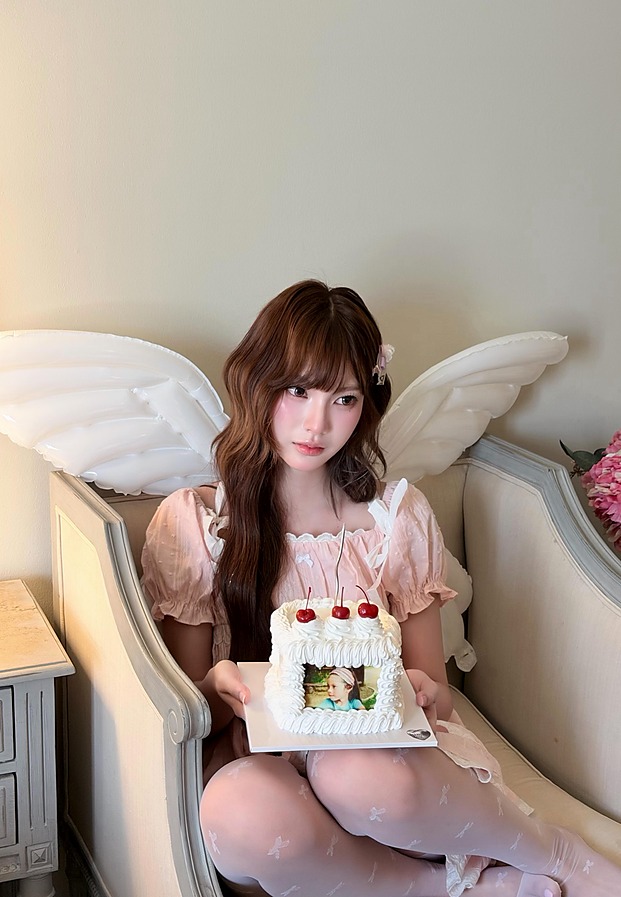 พั้น พันธิตา ภาพเดี่ยวฉลองวันเกิดพร้อมเค้ก